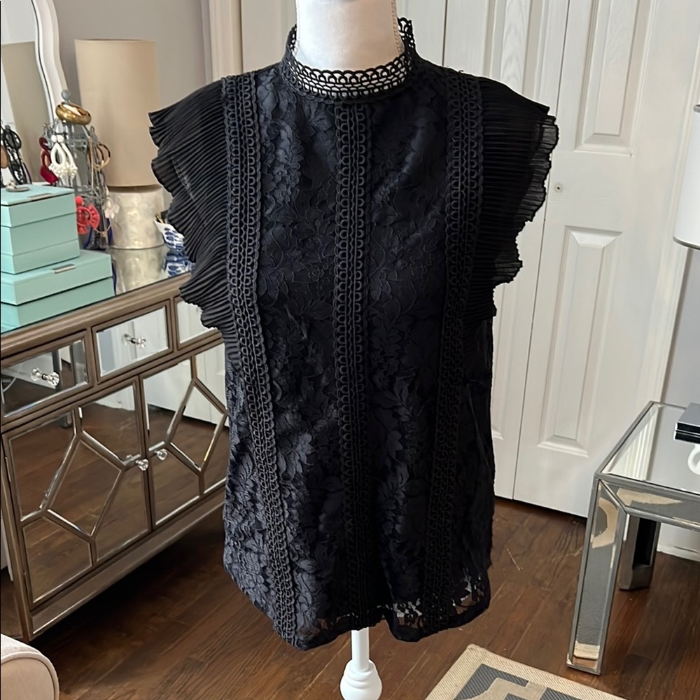 Cable & Gauge Black Lace Top Small